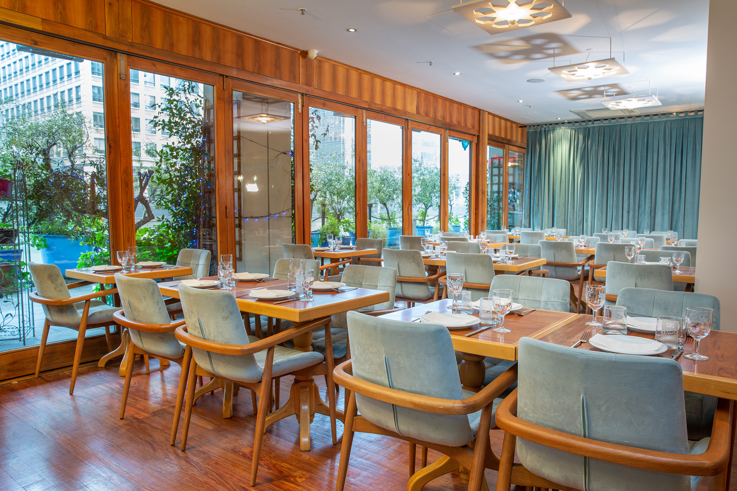 Hazev Restaurant Interior 4